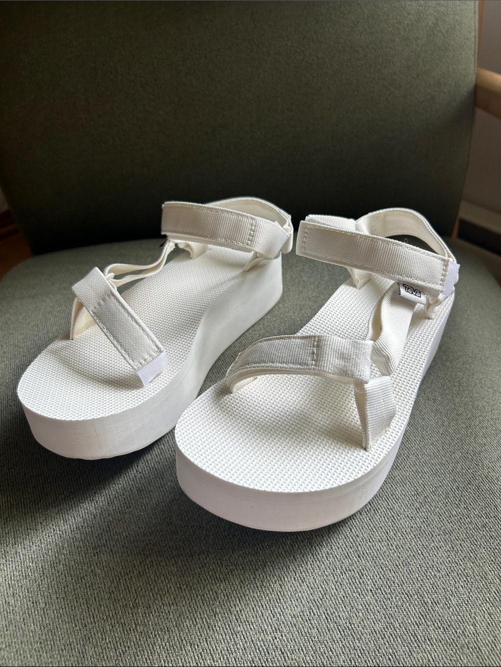 Teva Flatform in White - Picture 2 of 7